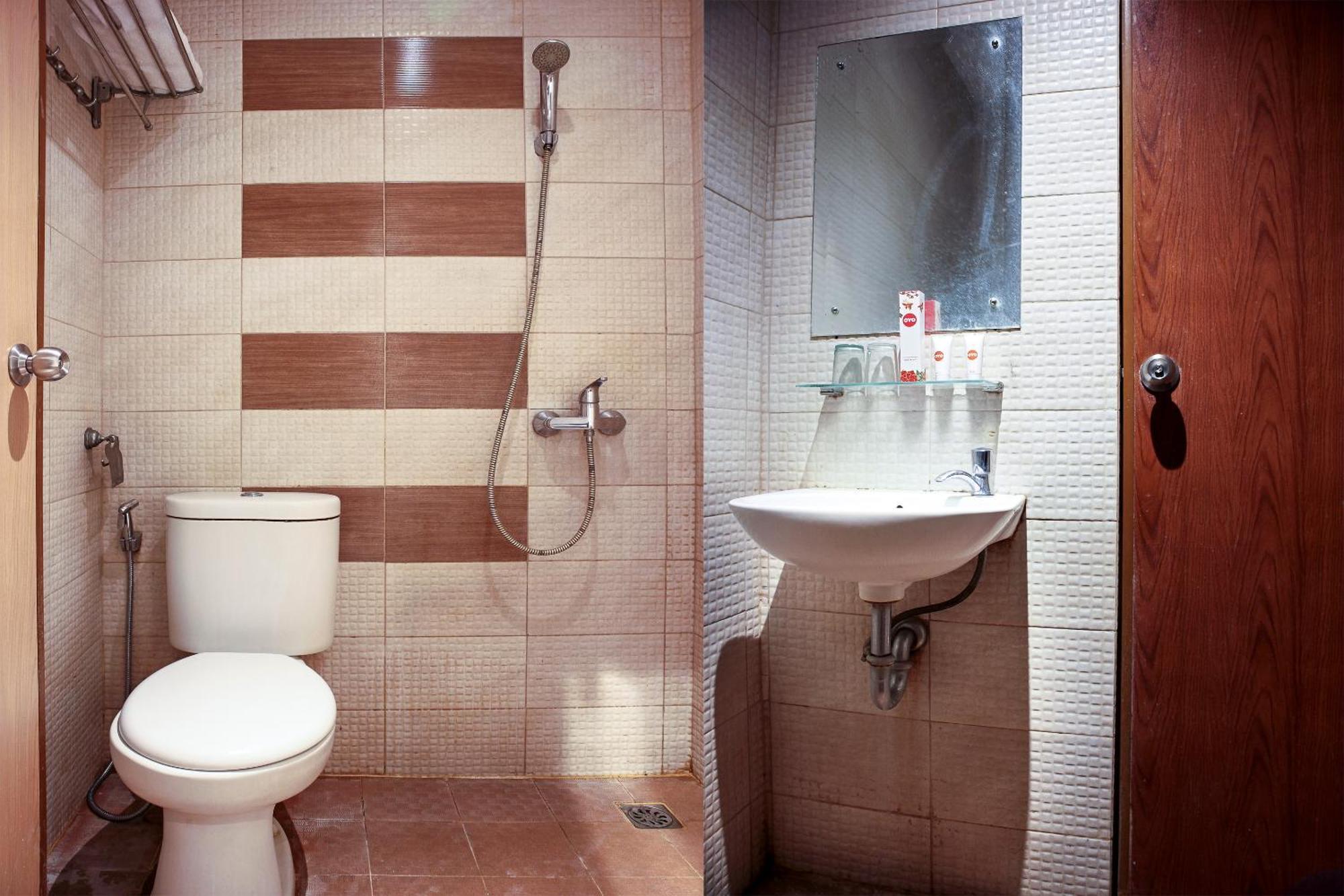 Oyo 1009 Hotel Bumi Malaya Medan Dış mekan fotoğraf