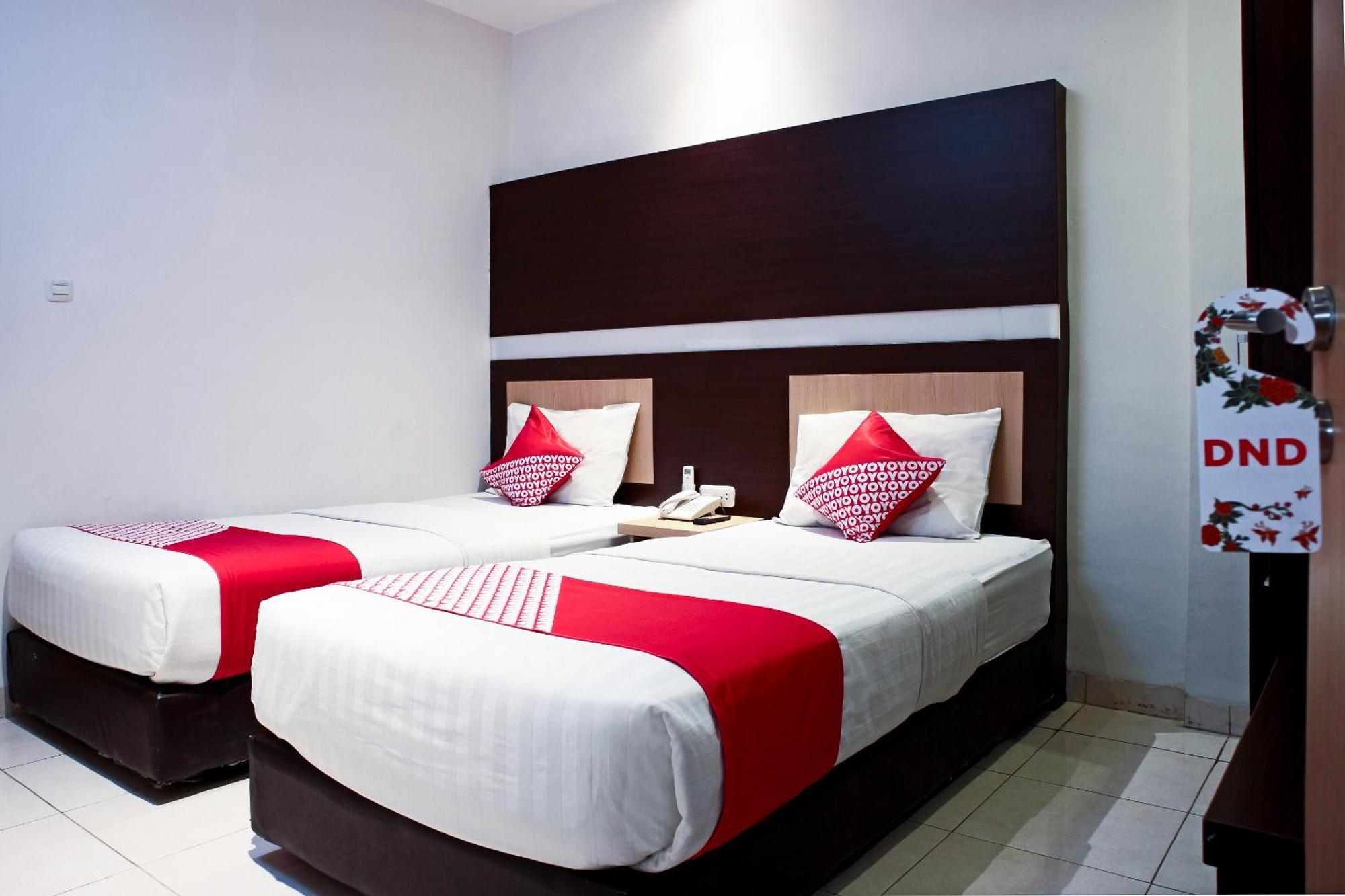 Oyo 1009 Hotel Bumi Malaya Medan Dış mekan fotoğraf